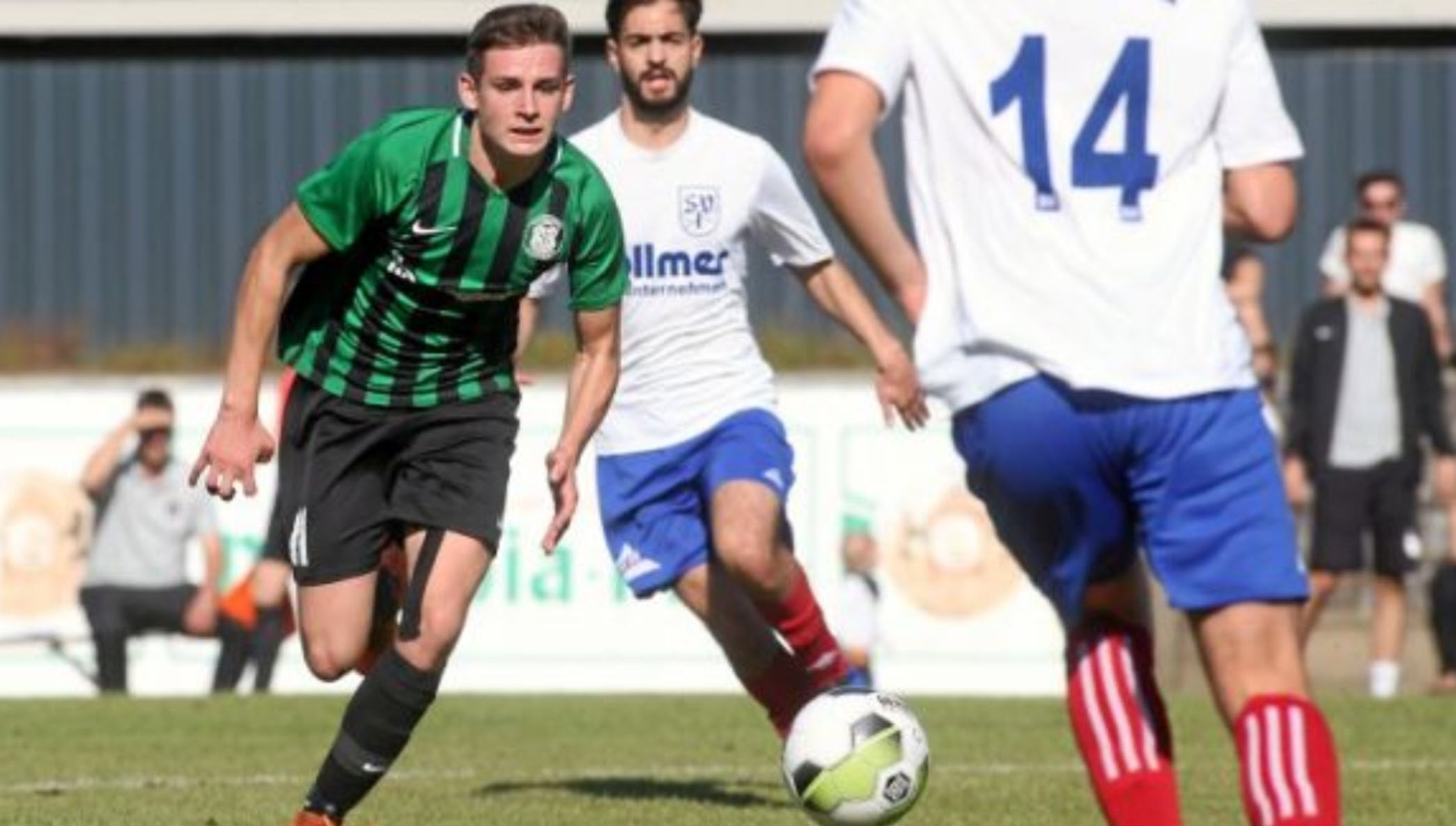 Martin Bytomski (l.), hier gegen Hischam Zeiour, machte ein gutes Spiel in Bardowicks Innenverteidigung gegen den SV Ilmenau.||||